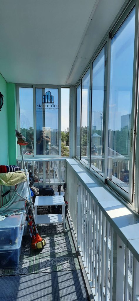 Монтаж солнцезащитной пленки в квартире Твери