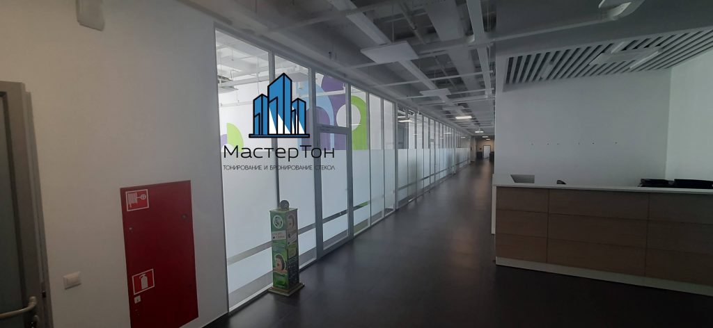 Монтаж декоративной пленки офис Ренессанс